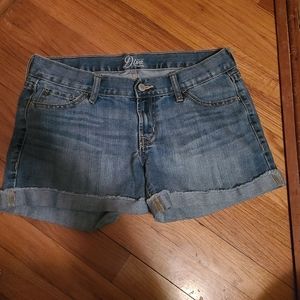 Diva light wash shorts